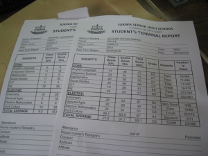 システムを使って印刷された成績表。